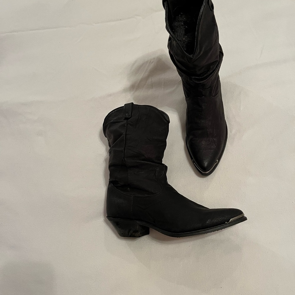 Sleek Black Heeled Boots with Pointed Toe